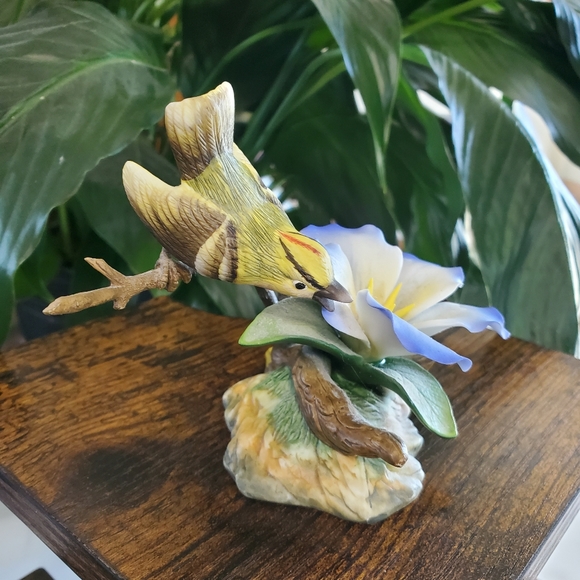 Sadek Bird on Flower Figurine - Picture 10 of 15